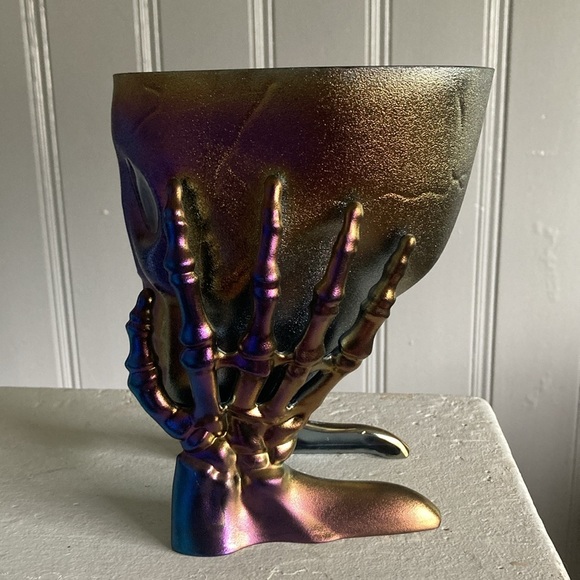 NWT Purple Iridescent Oil Slick Skull 💀 in Hands Snack or Candy Bowl Decoration - Picture 6 of 16